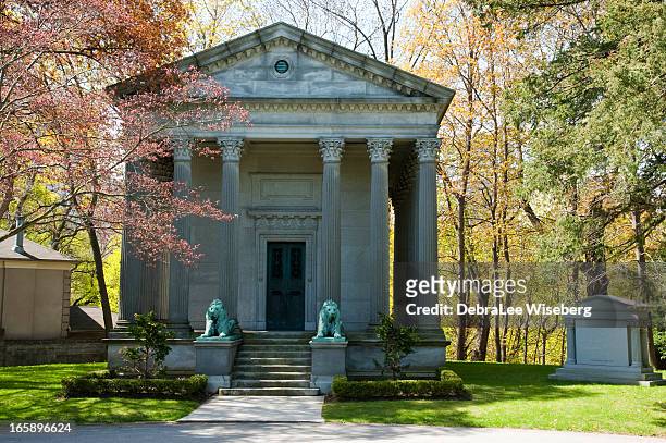 mausoleum - evergreen cemetery stock pictures, royalty-free photos & images