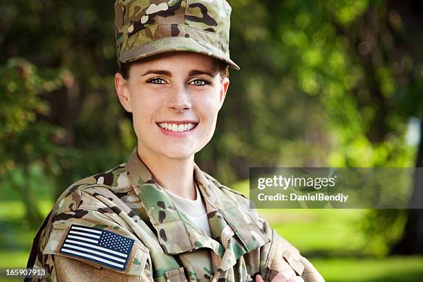 new us army multicam uniform series: female american soldier - united states airforce stockfoto's en -beelden