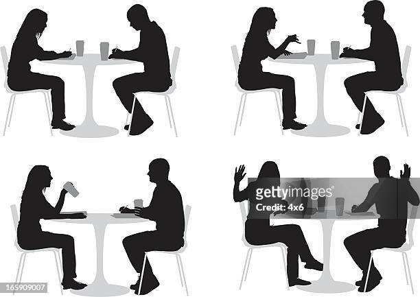 illustrazioni stock, clip art, cartoni animati e icone di tendenza di silhouette di coppia in un ristorante - stare seduto