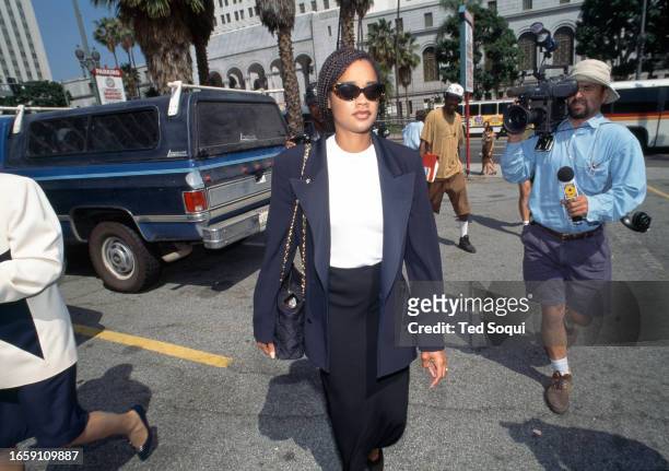 Arrivée de Arnelle Simpson, la fille d'OJ Simpson, à la Cour de Justice. Los Angeles, le 1er juillet 1994.