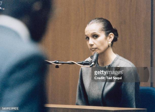 Cynthia Shanian, amie de la victime Nicole Brown Simpson, témoigne lors du procès de OJ Simpson. Los Angeles, le 6 février 1995.