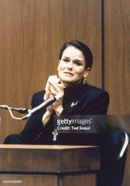 Denise Brown, soeur de la victime Nicole Brown Simpson, témoigne lors du procès de OJ Simpson. Los Angeles, le 6 février 1995.