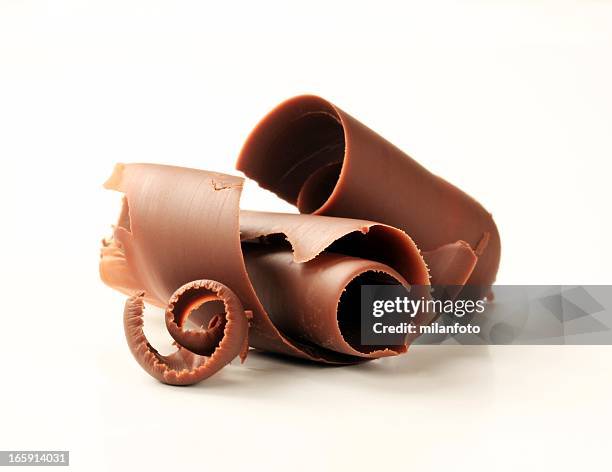 riccioli di cioccolato - cioccolato al latte foto e immagini stock