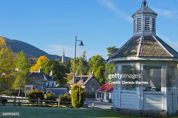 autumn colours - braemar stock-fotos und bilder