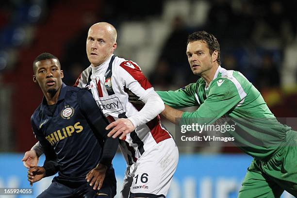 , Georginio Wijnaldum of PSV, Danny Guijt of Willem II, Goalkeeper David Meul of Willem II during the Dutch Eredivisie match between Willem II and...