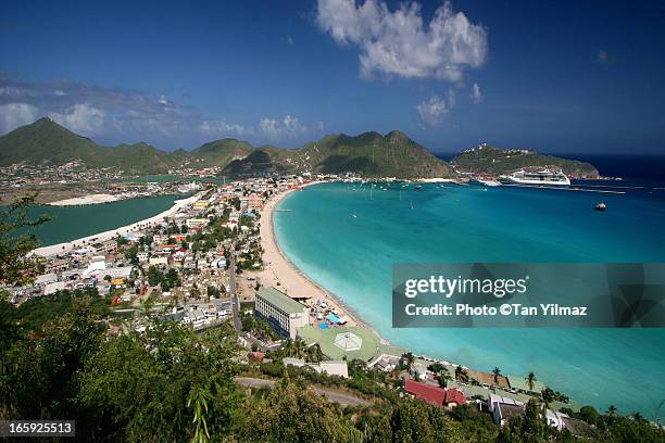 philipsburg from above i - isla de san martín fotografías e imágenes de stock