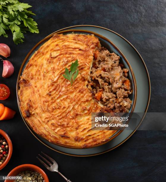 shepherds pie or cottage pie - meat pie stock pictures, royalty-free photos & images