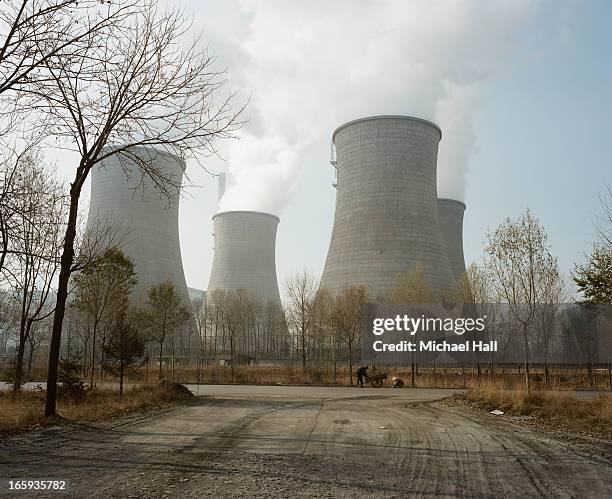 coal fired power station - coal fired power station stock pictures, royalty-free photos & images