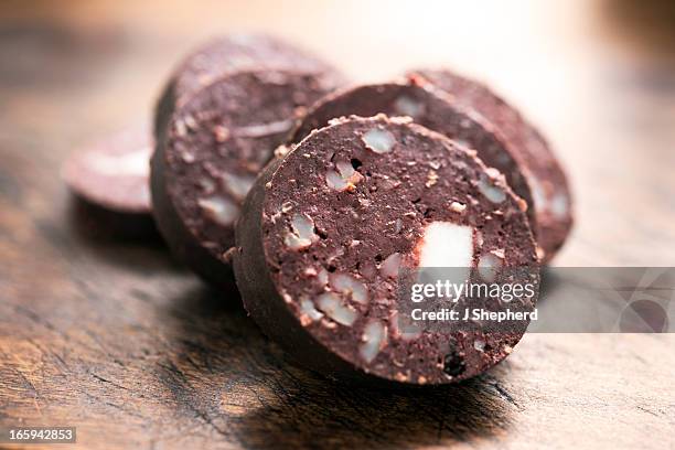 sliced black pudding - black pudding foto e immagini stock