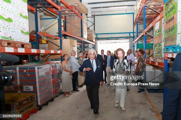 The president of the Food Bank Foundation of Mallorca, Raimundo de Montis , and Queen Sofia , during her visit to the Food Bank Foundation of...