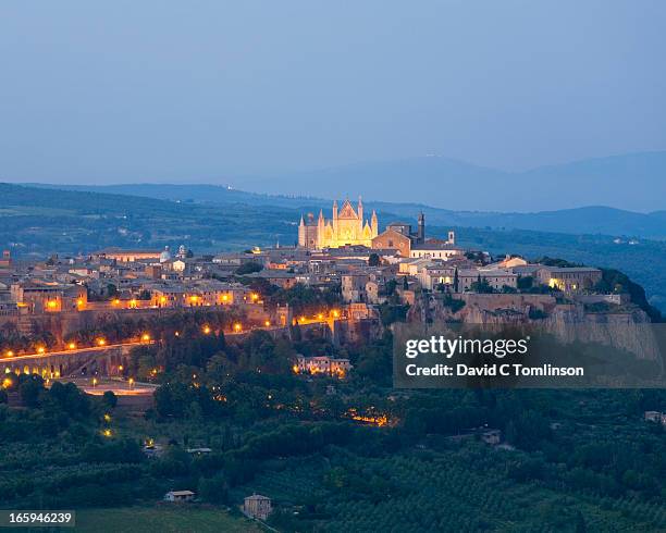 view from hillside at dusk, orvieto, umbria, italy - terni stock pictures, royalty-free photos & images