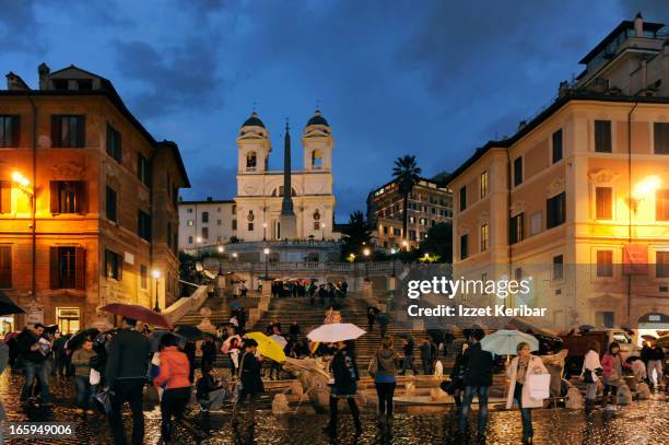 the spanish steps at night - scalinata di trinità dei monti imagens e fotografias de stock