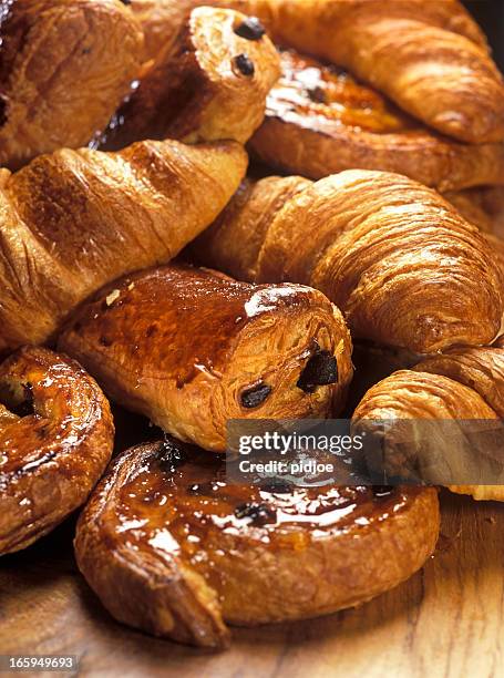 croissants and danish pastry - danish pastries stock pictures, royalty-free photos & images
