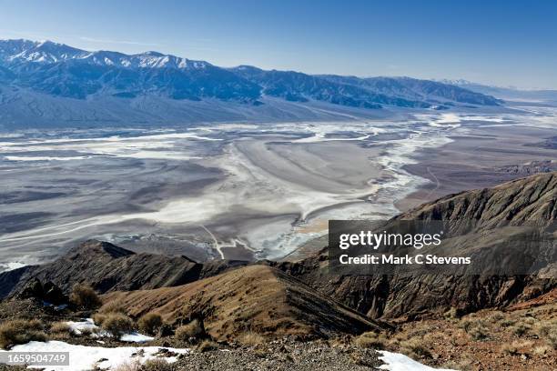 20 miles and 6000 feet - badwater stock pictures, royalty-free photos & images