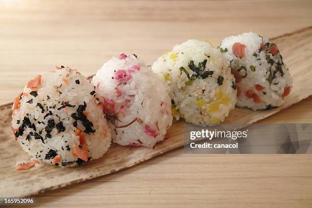 rice ball - bola de arroz fotografías e imágenes de stock