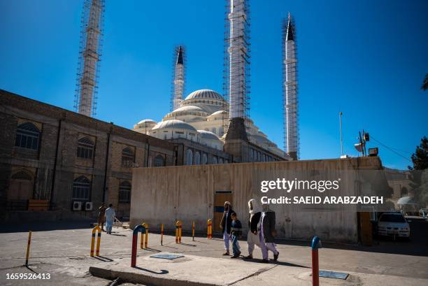 November 30th 2018. People dressed in traditional Kameez tunics, traditional Balochi dress, walk in the streets near Jameh Mosque of Zahedan,...