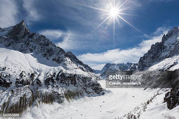 "mer de glace-gletscher –" meer "- der ice", chamonix, frankreich - mont blanc massiv stock-fotos und bilder
