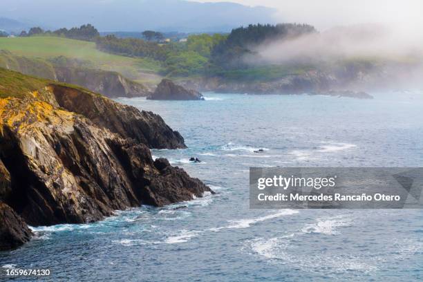 tapia de casariego, asturias seascape, rocky coastline, spain. - astúrias imagens e fotografias de stock