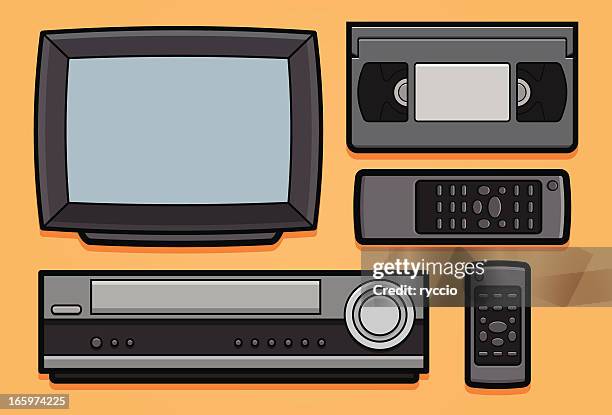 ilustrações de stock, clip art, desenhos animados e ícones de vídeos retro casa sistema de tv, videogravador, shv e remoto - cassette