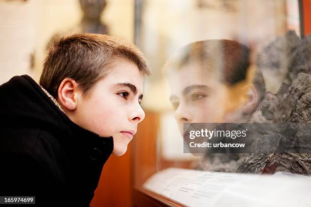 glass display cabinet - history of magic exhibition launch stockfoto's en -beelden