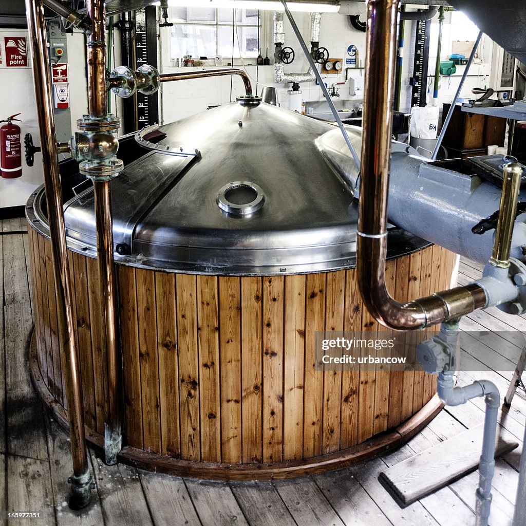 Brewery, mash tun and dissolving vat