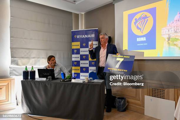 Michael O'Leary, chief executive officer of Ryanair Holdings Plc, right, and Mauro Bolla, country manager Italy for Ryanair Holdings Plc, during a...