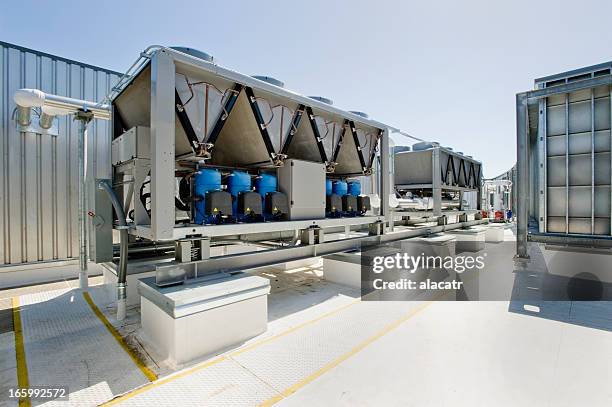 de hvac instalação com chillers e compressores - bomba de água equipamento imagens e fotografias de stock