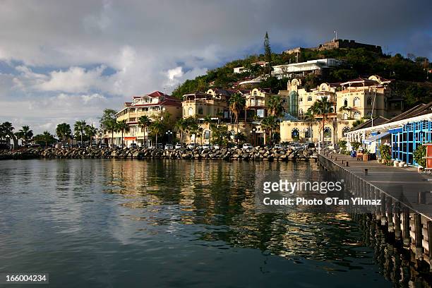 marigot harbor - saint martin caraibi stock-fotos und bilder