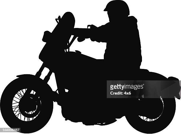 ilustraciones, imágenes clip art, dibujos animados e iconos de stock de silhouette of a man riding motorcycle - motorcycle helmet isolated
