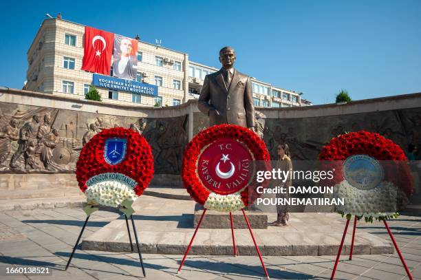 Kayseri, Turkey. Commemorative Statue of Atatürk on Turkey's Victory Day. Victory Day is a celebration in Turkey and Northern Cyprus that honors the...