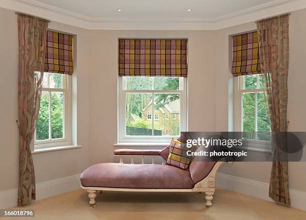 chaise longue na janela tipo "bay window" - janela saliente - fotografias e filmes do acervo