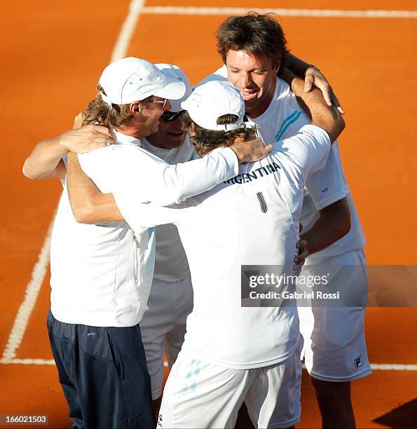 Team of Argentina celebrates after the fiveth match between Argentina and France in the queter-final round of Copa Davis at the Parque Roca Stadium...