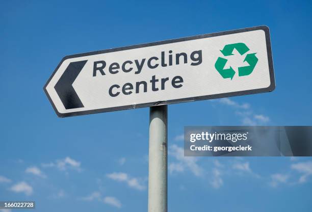 centro de reciclaje señal - recycling center fotografías e imágenes de stock