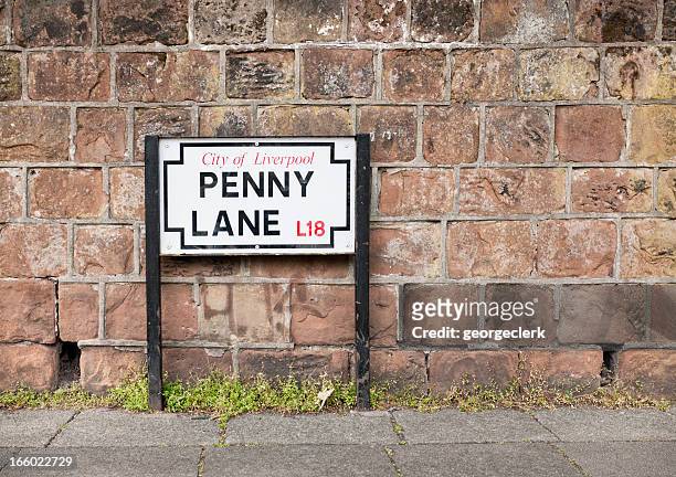 penny lane street sign in liverpool - liverpool england stockfoto's en -beelden