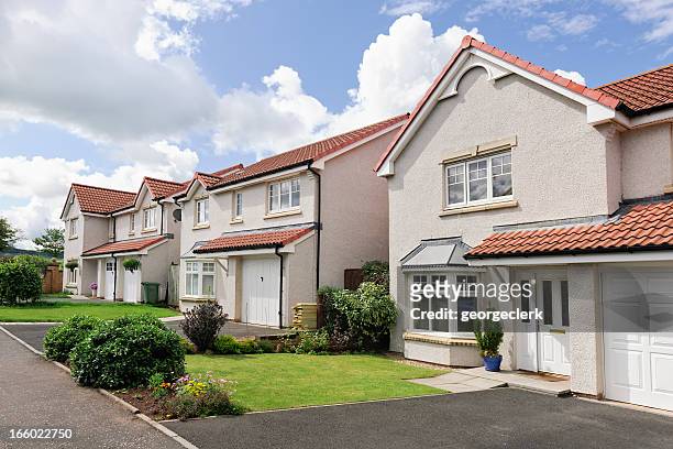 contemporary british homes - modern housing development uk stock pictures, royalty-free photos & images
