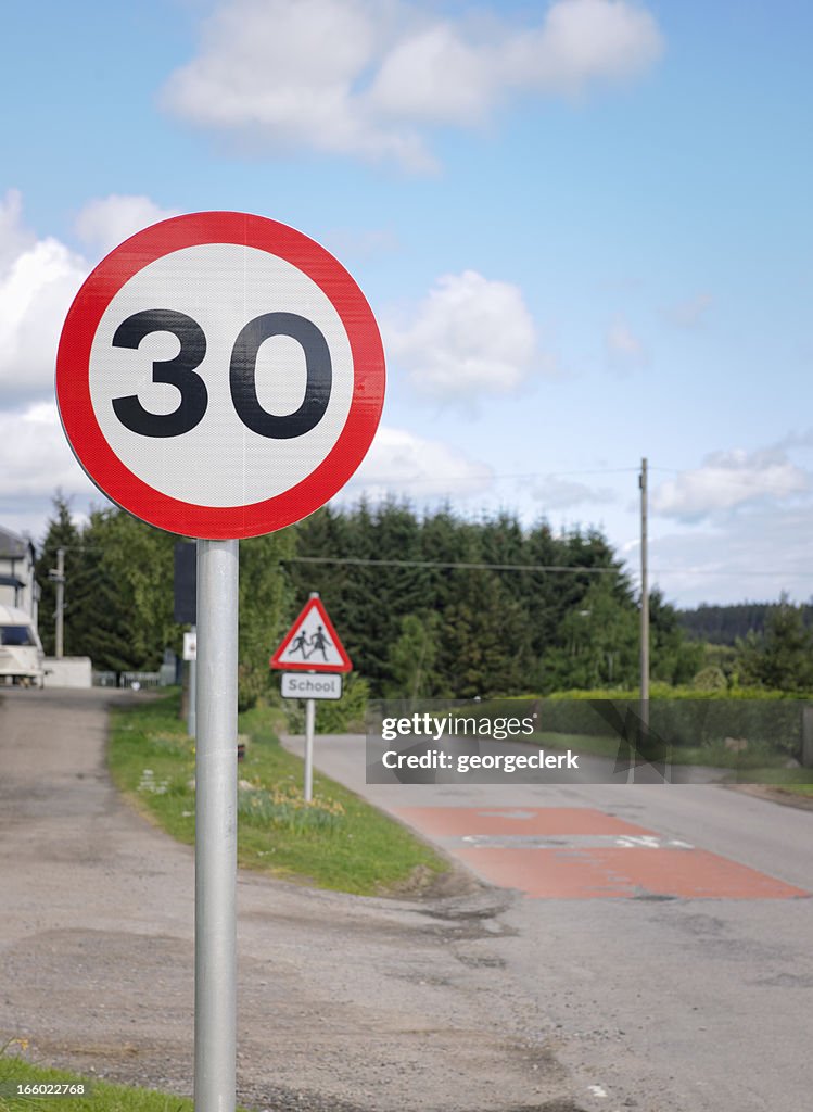 30 Miles Per Hour UK Speed Limit Sign