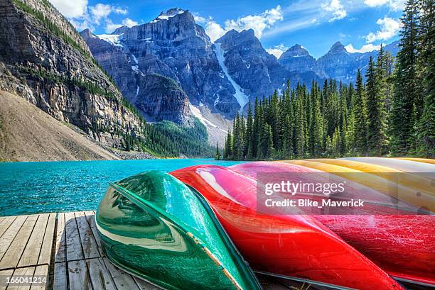 cayaks on the moraine lake - high dynamic range imaging stockfoto's en -beelden