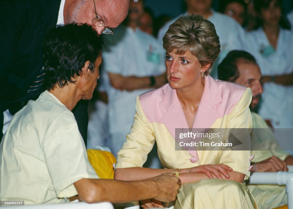 Diana Visits AIDS Patients