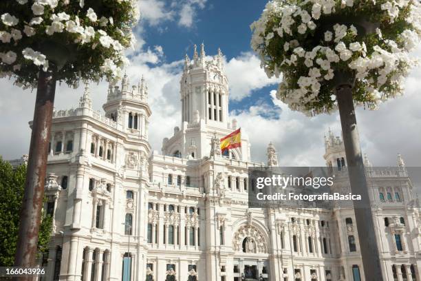 palacio de cibeles, madrid, españa - plaza de cibeles fotografías e imágenes de stock