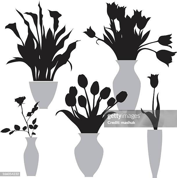 blumen in der vase - blumenstrauss vase stock-grafiken, -clipart, -cartoons und -symbole