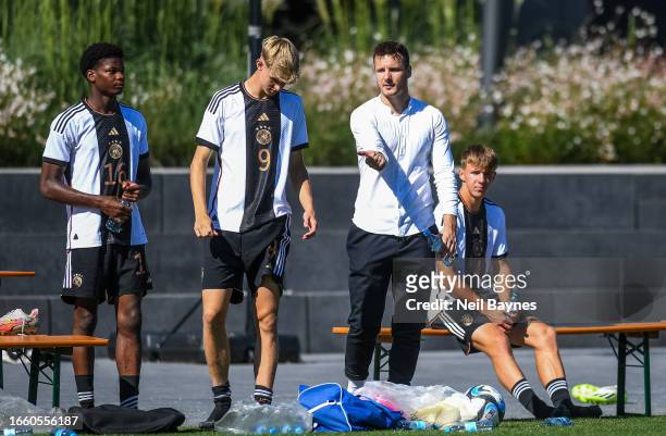 Winners Osawe, Max Moerstedt and Marco Rohde during a U18 German National Team practice session at DFB Campus on September 8, 2023 in Frankfurt am...