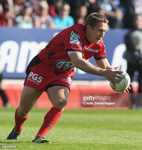 Jonny Wilkinson of Toulon runs with the ball during the Heineken Cup quarter final match between Toulon and Leicester Tigers at Felix Mayol Stadium...