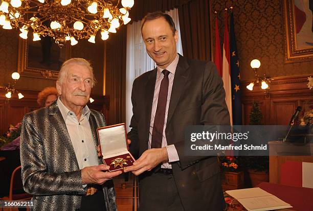 Andreas Mailath-Pokorny and James Last at the podium while accepting his 'Goldenes Ehrenzeichen fuer Verdienste um das Land Wien' given in the...