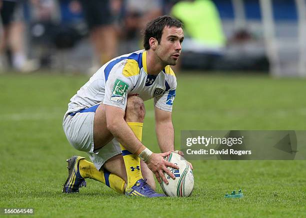 Morgan Parra of Clermont Auvergne lines up a penalty during the Heineken Cup quarter final match between Clermont Auvergne and Montpellier at Stade...
