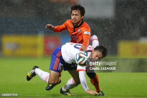 Atomu Tanaka of Albirex Niigata controls the ball against Yutaka Yoshida of Shimizu S-Pulse during the J.League J1 match between Shimizu S-Pulse and...