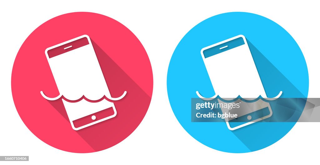 Smartphone im Wasser. Rundes Symbol mit langem Schatten auf rotem oder blauem Hintergrund