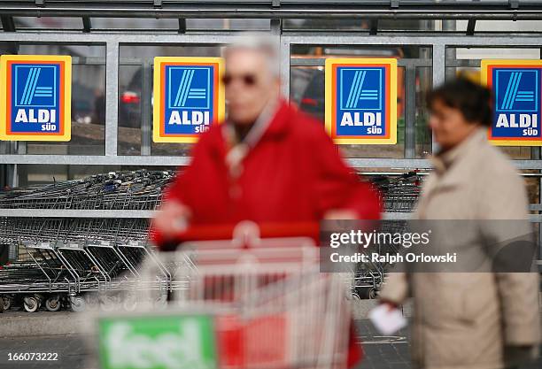 Shoppers push a shopping cart outside an Aldi store on April 8, 2013 in Ruesselsheim near Frankfurt, Germany. Aldi, which today is among the world’s...