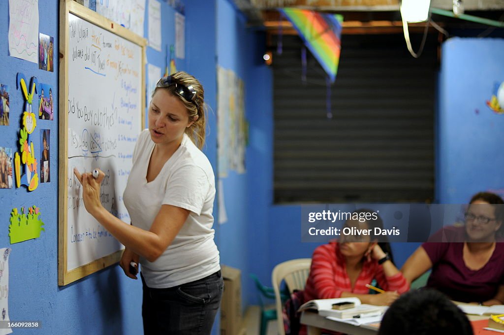 English classroom, Colombia's displaced community