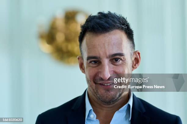 Film director Alejandro Amenabar poses on his arrival at a press conference before receiving the Cinematography Award from the Menendez Pelayo...