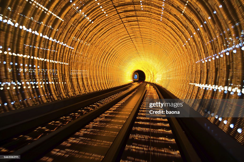 Light-tunnel
